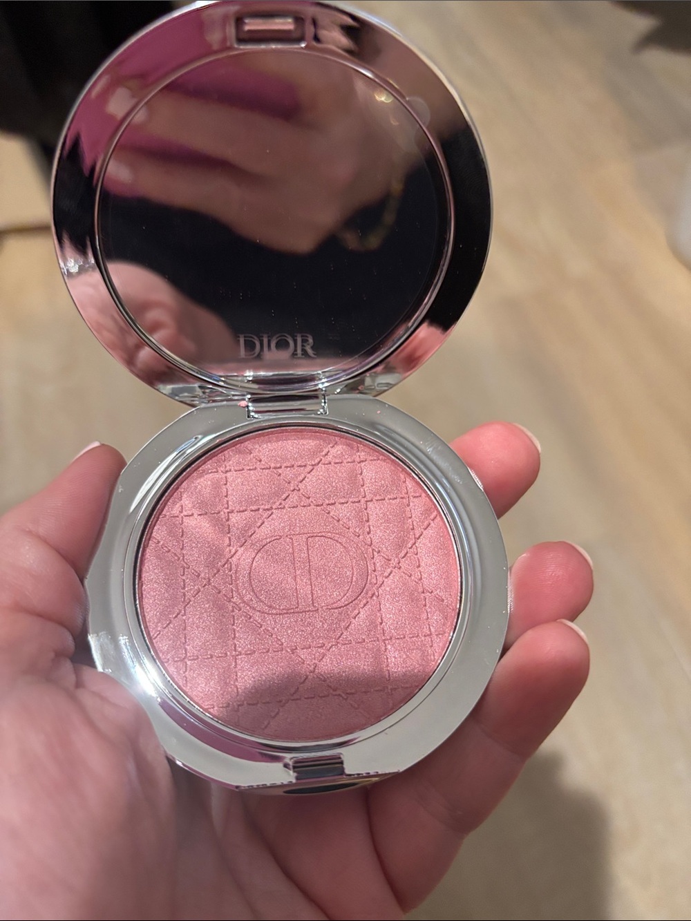Dior Forever Glow Luminizer pink strobe 04 compact with mirror